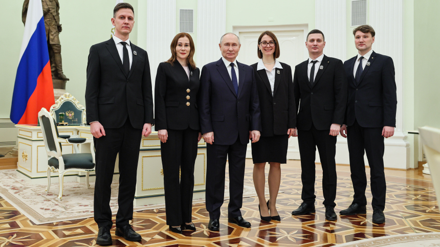 Путин наградил молодых ученых
