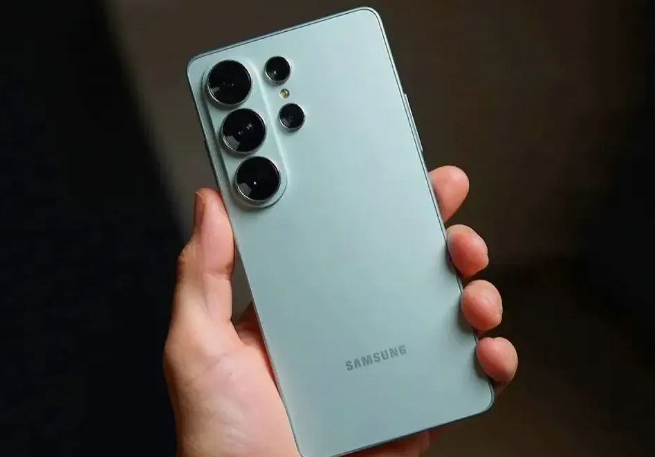 Samsung Galaxy S26 Ultra может получить новый фронтальный сенсор от Sony