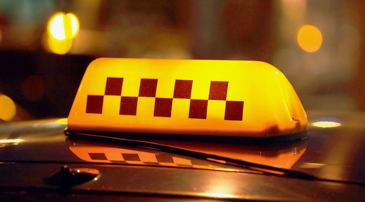 С 2026 года в России такси смогут работать только на автомобилях с высоким уровнем локализации