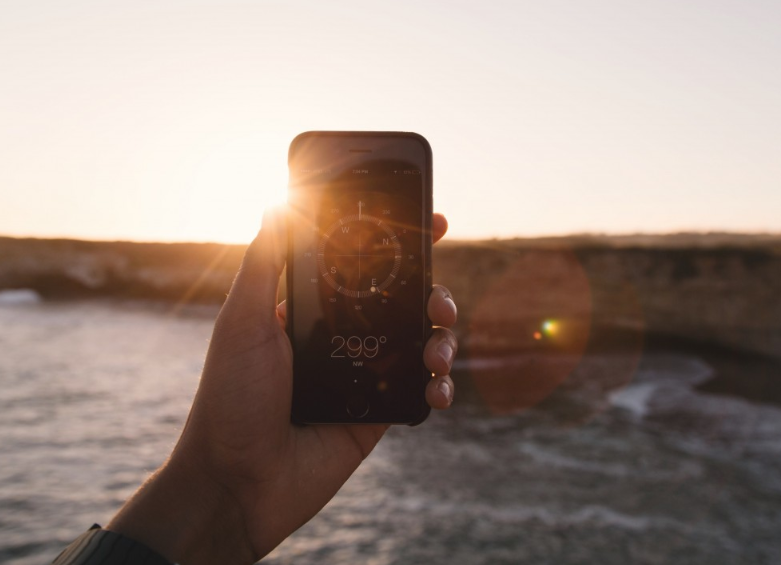 Honor показала на MWC 2026 прототип Robot Phone с 200-Мп поворотной камерой