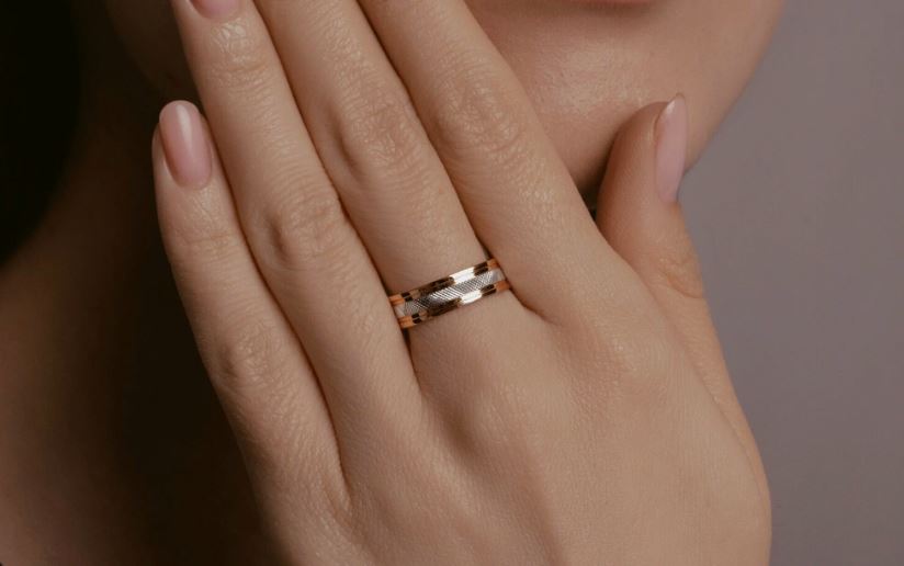 Исследование показало, где в России женихи тратят больше всего на обручальные кольца