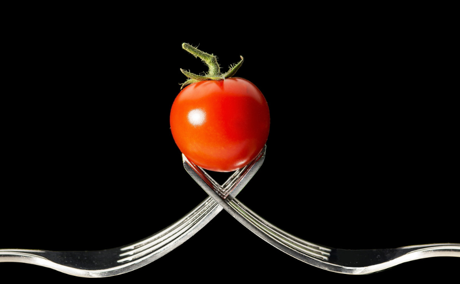 Врач Грек: Людям с гастритом и язвой надо есть помидоры с осторожностью