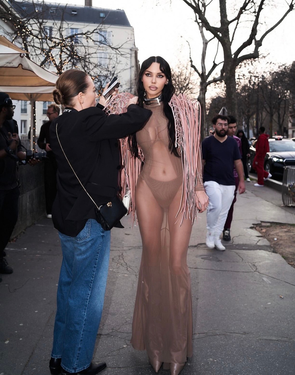 Оксана Самойлова появилась на показе Рика Оуэнса в Париже в прозрачном платье