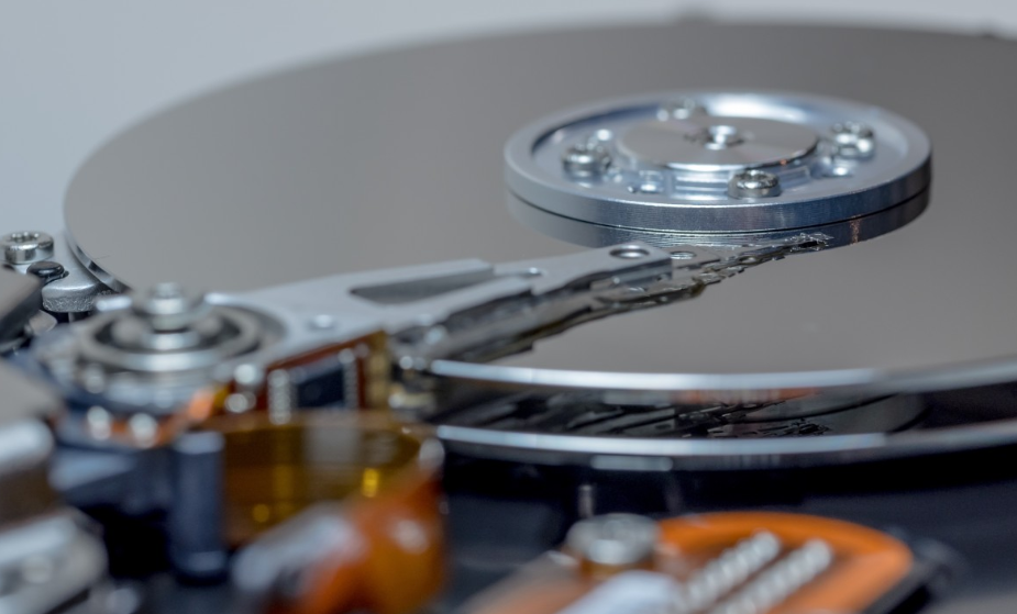 Counterpoint Research сообщил о продолжавшемся дефиците чипов памяти до 2027 года