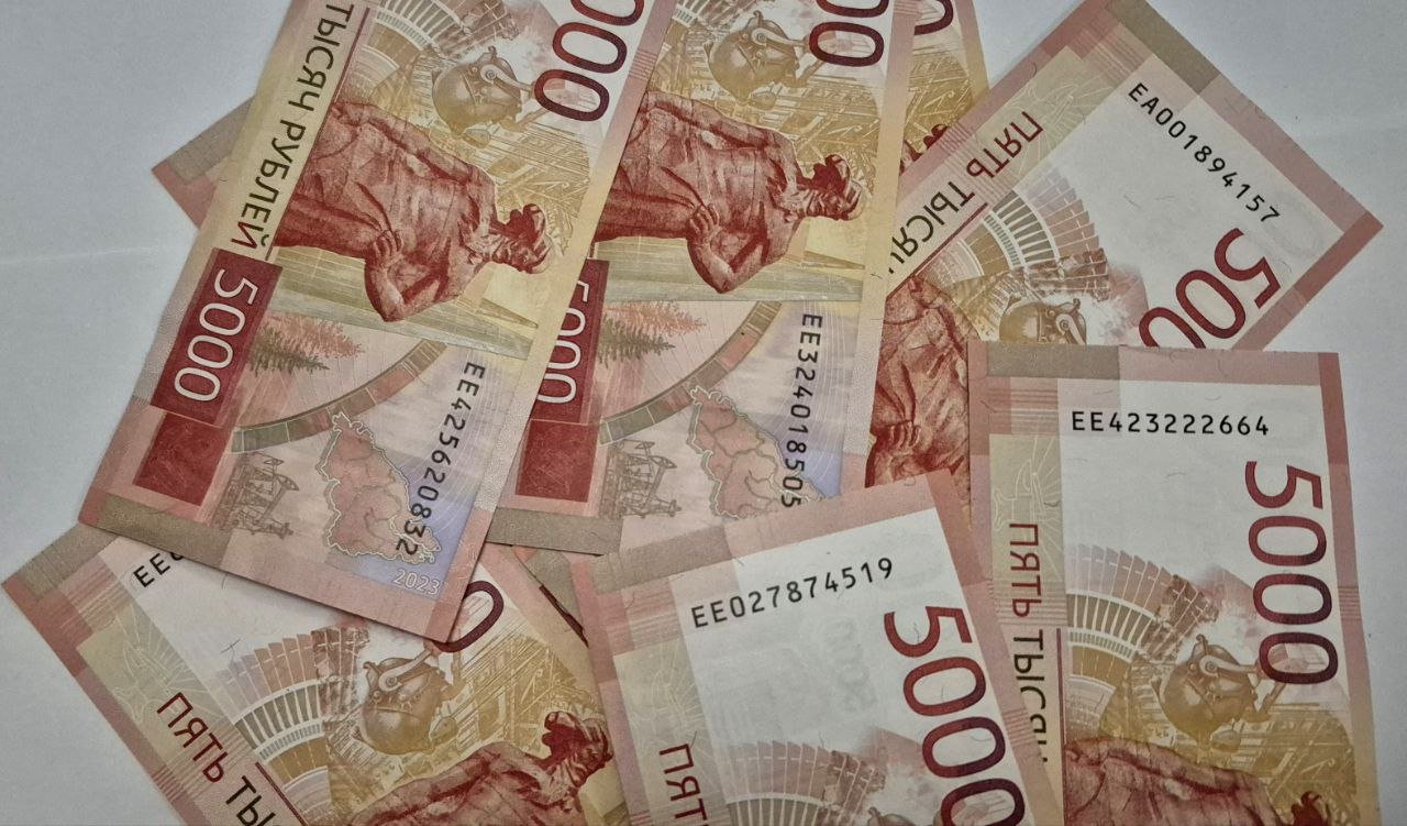 Доллар может достичь 85 рублей на фоне корректировки бюджетного правила