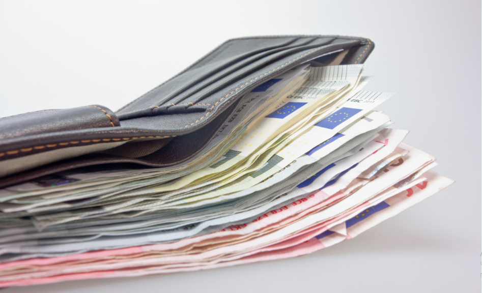 В Египте решили сократить потребление электроэнергии на фоне резкого роста цен на топливо: расходы на импорт природного газа почти удвоились. Массовые отключения не планируются, однако уровень уличного освещения снизится.