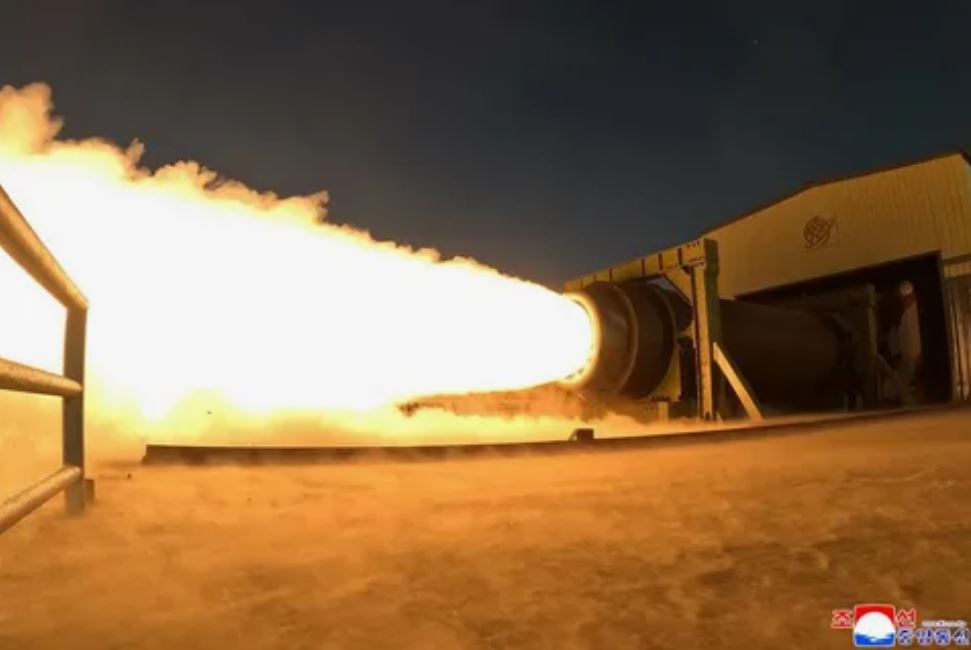 Северная Корея испытала новый твердотопливный двигатель для ракет