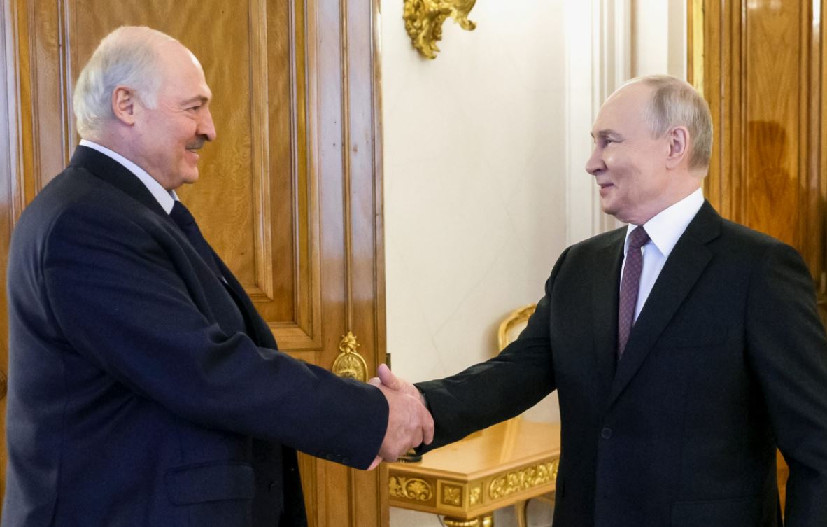 Путин поздравил Лукашенко с Днем единения народов России и Белоруссии