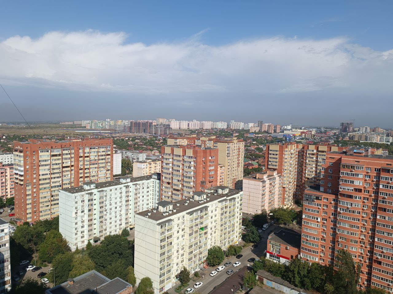 Квартиры в новостройках Петербурга подешевели, разрыв с "вторичкой" сократился