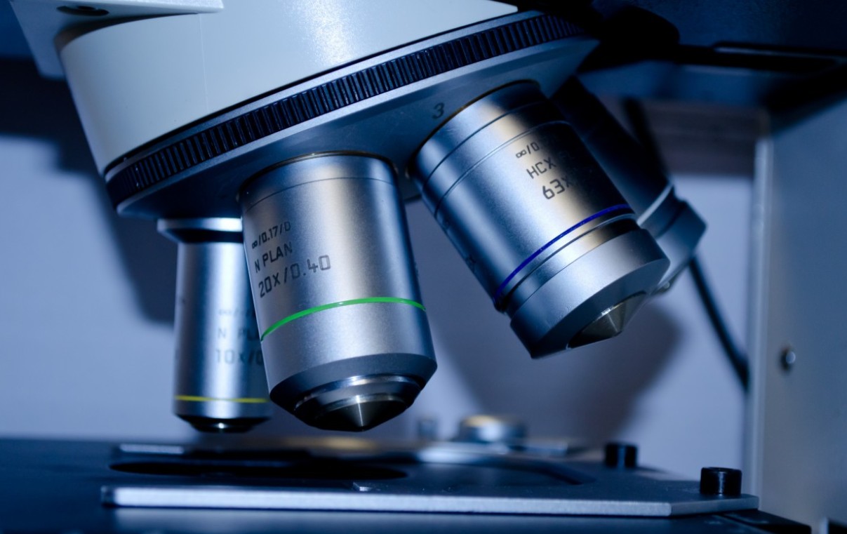 Польские физики создали ультратонкую структуру для удержания инфракрасного света