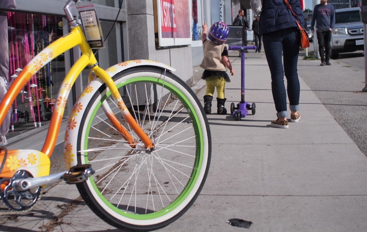 Петербург может стать первым регионом для верификации аренды самокатов через "Госуслуги"