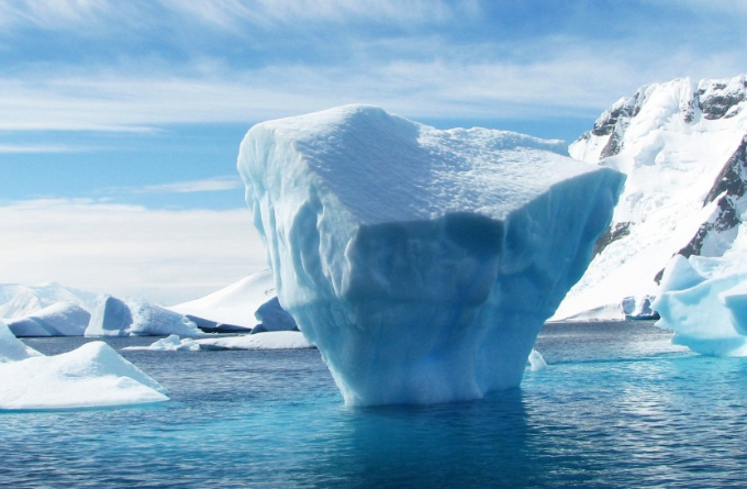 Врач Умнов рассказал, почему опасно находиться рядом с водоемами в период таяния льдов